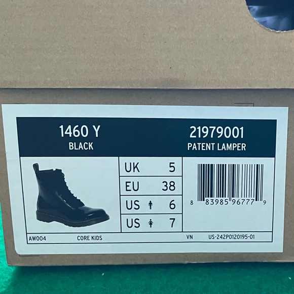 Dr Martens black patent Lamper boots - Picture 2 of 11